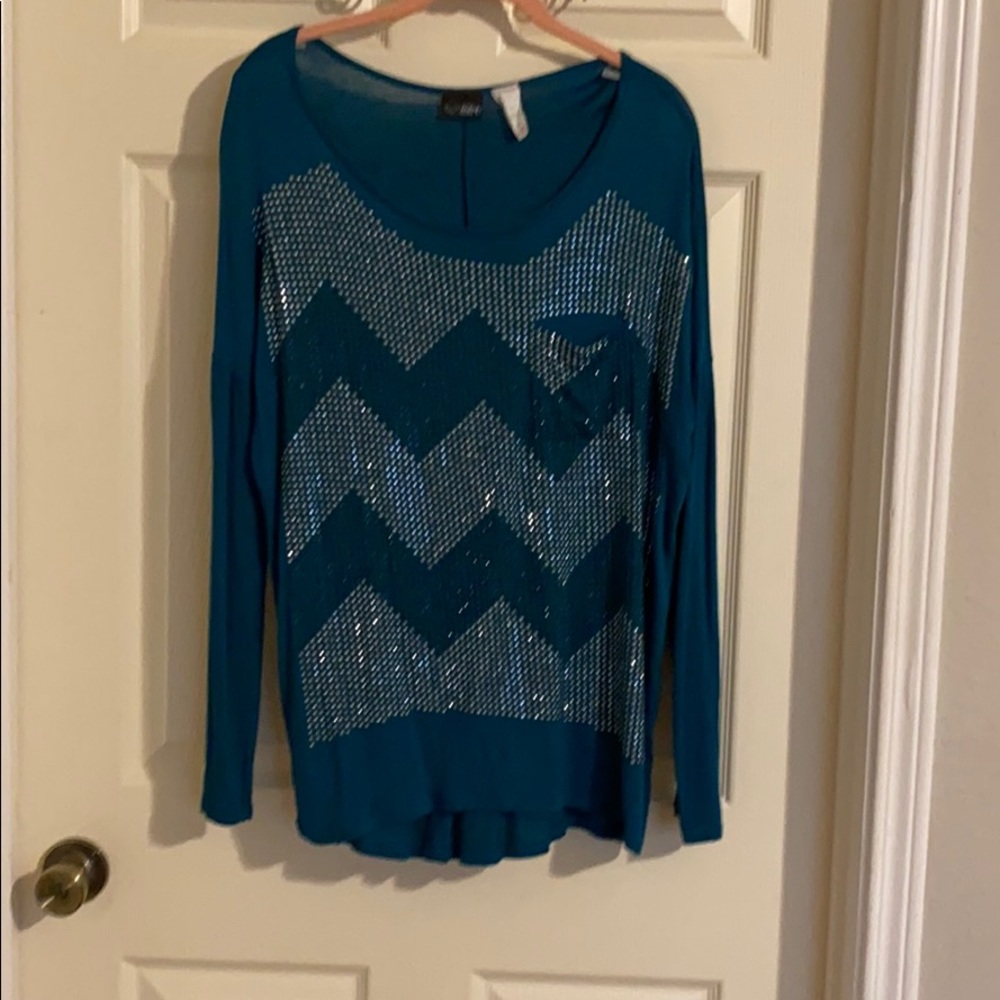 Long sleeve tee